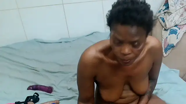 MaturePrettyLady43 online show from December 2, 11:23 am