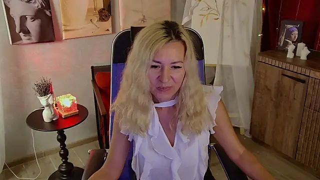 DonnaSmitth online show from July 28, 9:25 pm