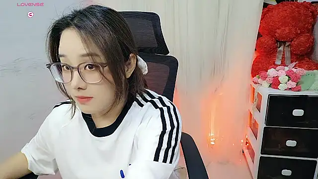 Snapshot of NEWONETO chatting on October 15, 12:19 pm NEWONETO online show from October 15, 12:19 pm