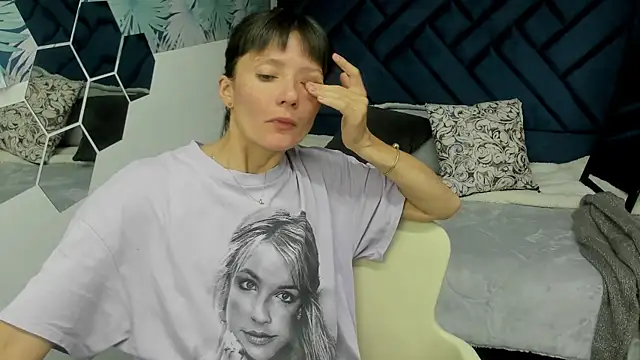 Snapshot of Valery_More__ chatting on October 16, 12:30 pm Valery More online show from October 16, 12:30 pm