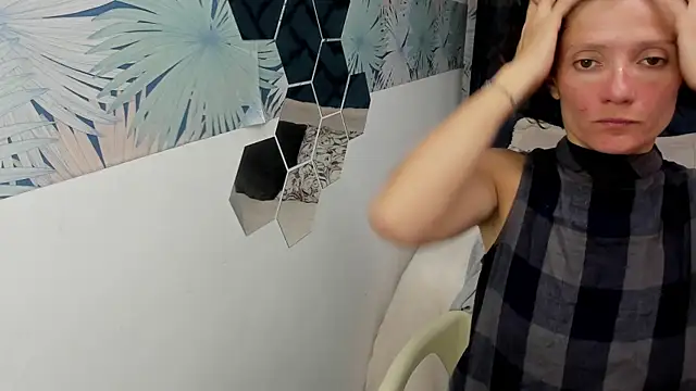 Snapshot of Valery_More__ chatting on October 3, 12:43 pm Valery More online show from October 3, 12:43 pm