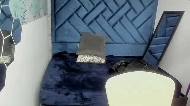 Snapshot of Valery_More__ chatting on October 12, 3:25 pm Valery More online show from October 12, 3:25 pm