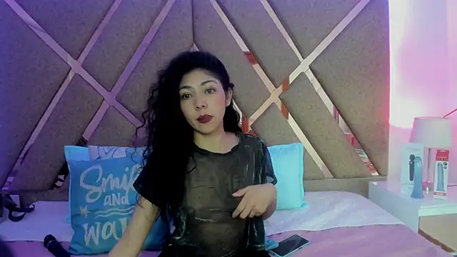 Snapshot of EmmaTeen18 chatting on October 6, 1:50 pm EmmaTeen18 online show from October 6, 1:50 pm