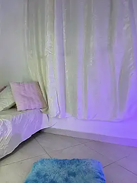 Snapshot of In-Ur-dreams chatting on October 18, 10:33 pm In-Ur-dreams online show from October 18, 10:33 pm