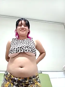 Snapshot of Beba_102 chatting on October 4, 1:00 am Beba 102 online show from October 4, 1:00 am