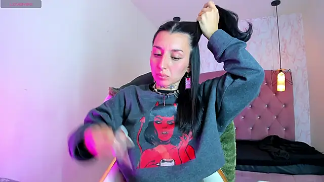 Iris  77 online show from November 4, 4:34 pm