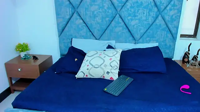 Snapshot of Honey_Anny_ chatting on October 11, 9:06 pm Honey Anny online show from October 11, 9:06 pm