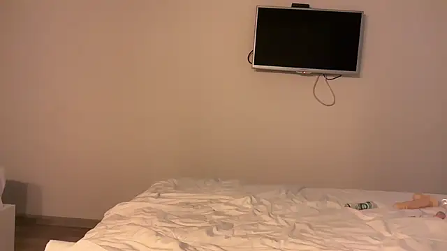 realrockybee1 online show from October 14, 11:07 pm