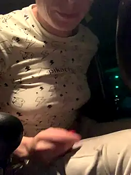 GoldenPussy1329 online show from November 12, 9:02 pm