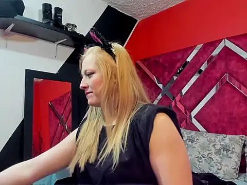 AliceCat 01 online show from December 3, 1:57 pm