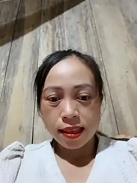 Snapshot of Tuyet_xx chatting on October 18, 10:22 pm Tuyet xx online show from October 18, 10:22 pm