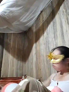 Snapshot of Tuyet_xx chatting on October 16, 1:25 pm Tuyet xx online show from October 16, 1:25 pm