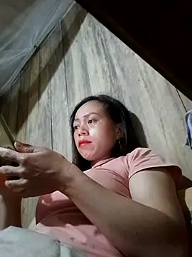 Snapshot of Tuyet_xx chatting on October 11, 10:56 pm Tuyet xx online show from October 11, 10:56 pm