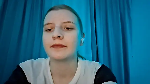 LynteriLain online show from November 19, 8:09 pm