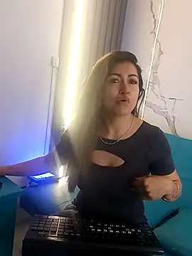 chloe  Jones  online show from March 18, 1:16 pm