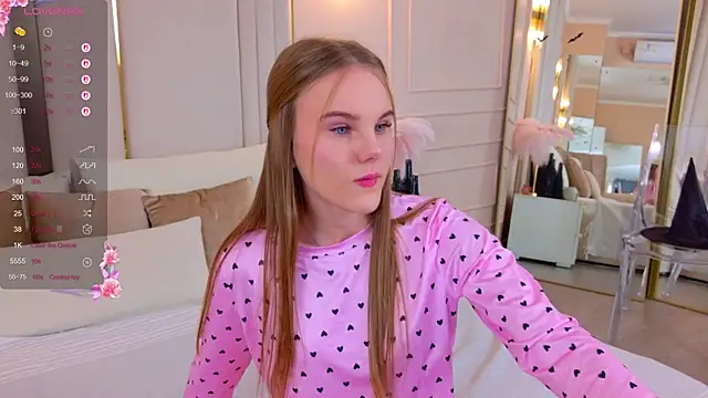 Lili Lohan online show from November 4, 5:18 pm