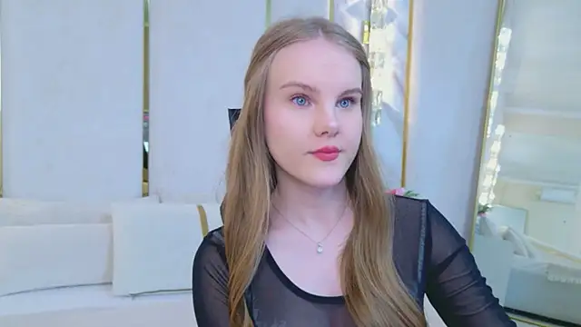 Lili Lohan online show from June 4, 5:01 am
