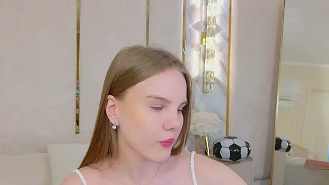 Lili Lohan online show from July 11, 5:07 am