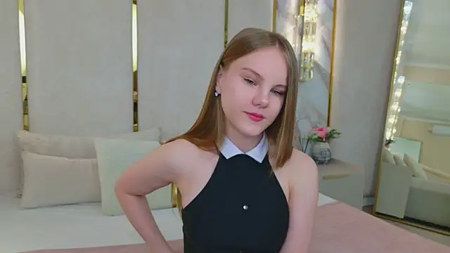 Lili Lohan online show from June 12, 5:15 am