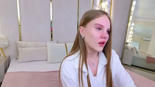 Lili Lohan online show from June 10, 5:28 am