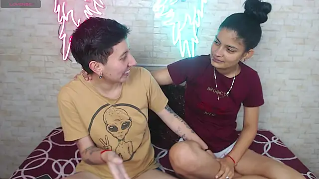 Snapshot of Gaby_and_Mei chatting on October 16, 4:26 am Gaby and Mei online show from October 16, 4:26 am