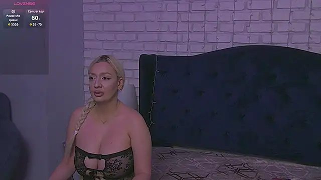 Snapshot of AnastassiaHills chatting on October 14, 8:17 am AnastassiaHills online show from October 14, 8:17 am