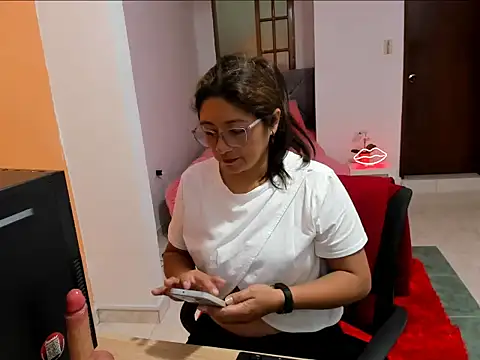 Snapshot of scarlett_mystic chatting on October 14, 1:35 pm scarlett mystic online show from October 14, 1:35 pm