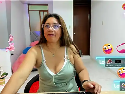 Snapshot of scarlett_mystic chatting on October 17, 1:47 pm scarlett mystic online show from October 17, 1:47 pm