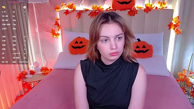 VioletteRose online show from October 19, 4:53 pm