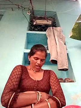 Snapshot of Mohni_cute chatting on October 6, 1:00 am Mohni cute online show from October 6, 1:00 am