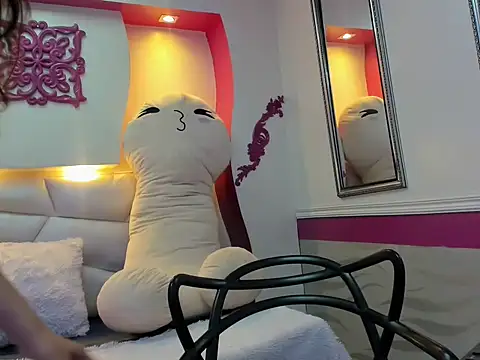 lola cook online show from November 21, 8:00 pm