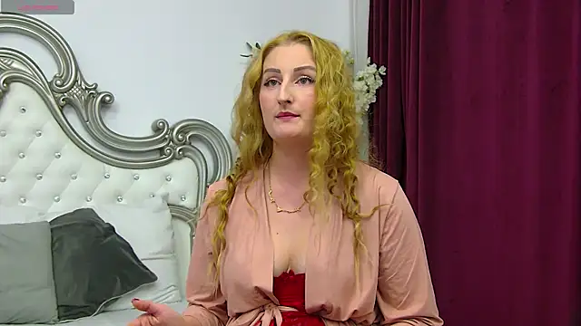 Snapshot of DixieLars chatting on October 3, 5:18 pm DixieLars online show from October 3, 5:18 pm