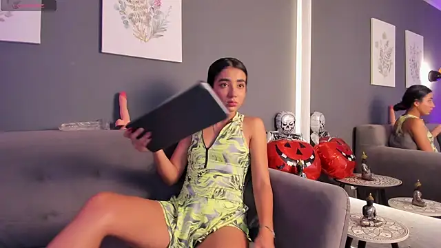 cloe taylor   online show from October 29, 5:23 am