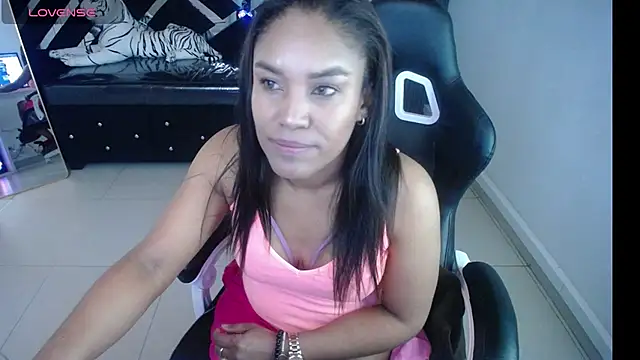Snapshot of kamala_a chatting on October 14, 2:58 am kamala a online show from October 14, 2:58 am