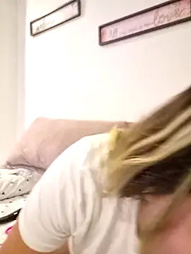 Zoe riivas online show from April 18, 11:02 am