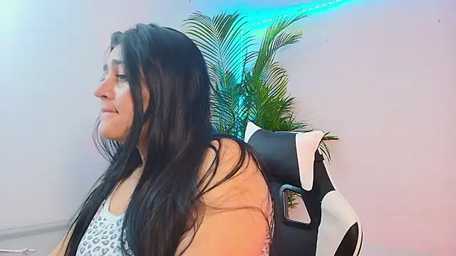 Snapshot of alejitasweet chatting on October 4, 2:50 am alejitasweet online show from October 4, 2:50 am