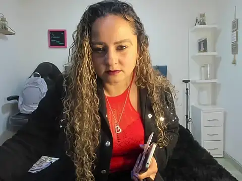 katiaweb 83 online show from October 3, 1:05 pm