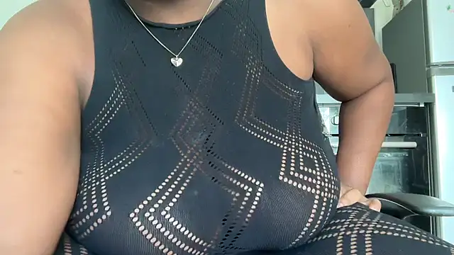 nanaisbackk online show from April 21, 8:43 am