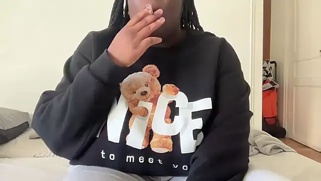 nanaisbackk online show from April 6, 9:32 am