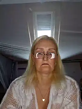 Snapshot of Jenny_Blum chatting on October 15, 9:01 am Jenny Blum online show from October 15, 9:01 am