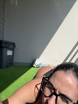 LaPetiteKim online show from March 9, 12:19 pm