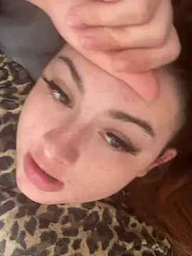 MadelineLeah online show from July 19, 4:09 pm