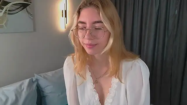 KatherineWill online show from October 10, 8:19 am