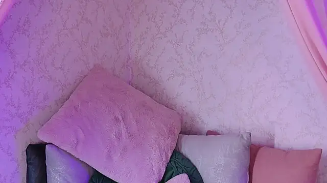 MeganR  online show from July 10, 7:42 am
