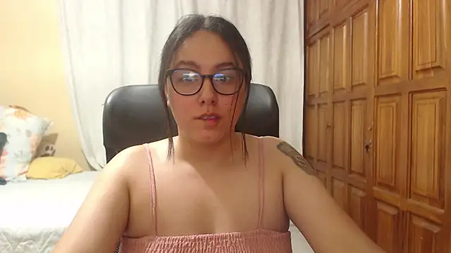 Venus cat  online show from April 4, 4:00 am