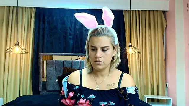 scarlet milf  online show from November 15, 7:37 pm