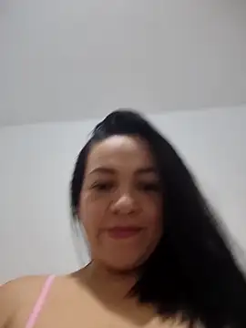 Snapshot of LindaSalo33 chatting on October 3, 3:11 am LindaSalo33 online show from October 3, 3:11 am