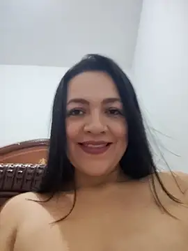 Snapshot of LindaSalo33 chatting on October 15, 3:31 am LindaSalo33 online show from October 15, 3:31 am
