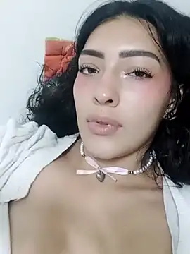 JuliethaFox online show from May 16, 8:30 pm