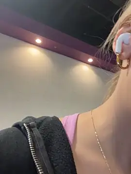 AmberLustXXX online show from March 29, 9:03 pm